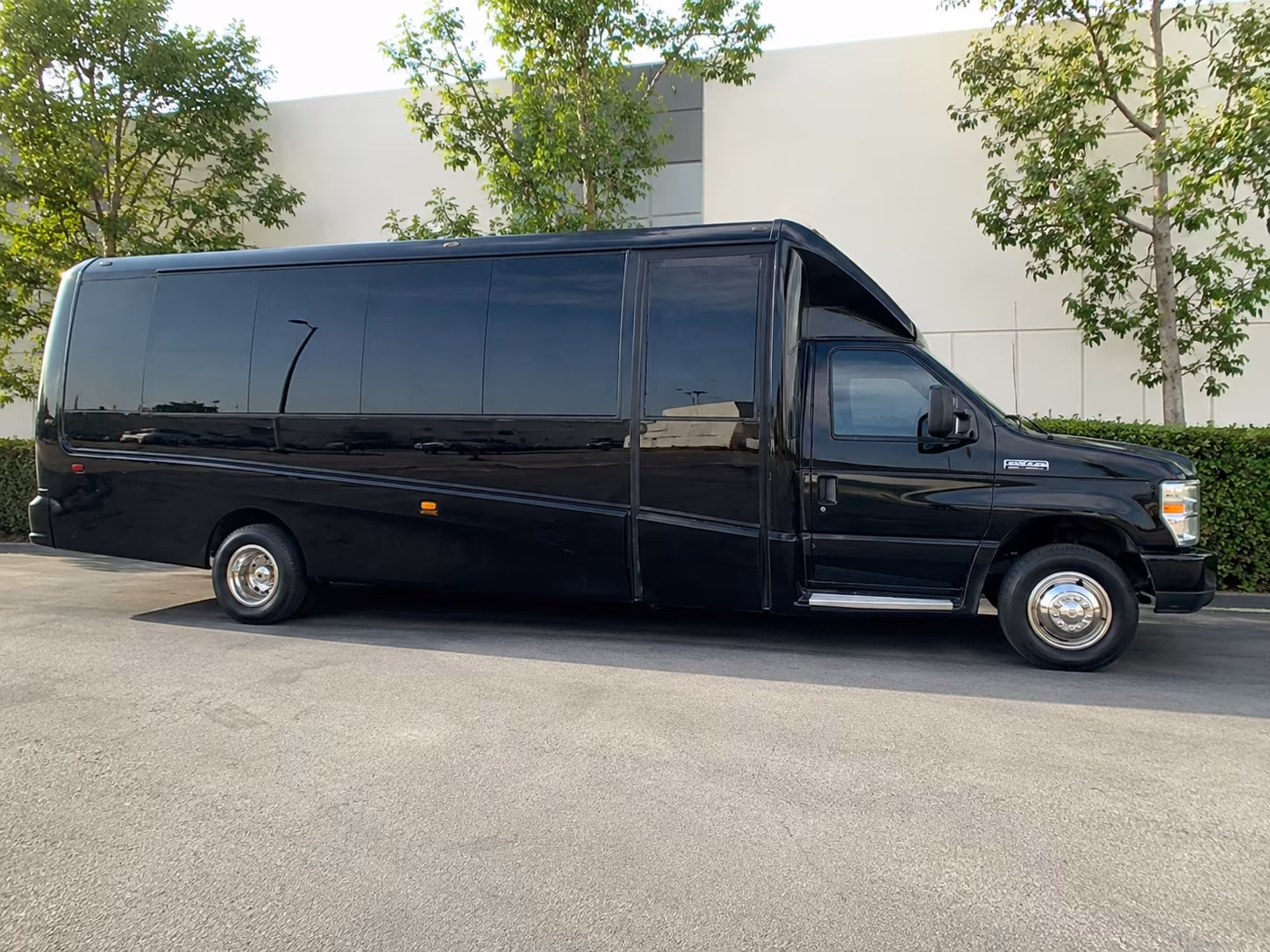 shuttle your guests between hotels and your huntington beach venue all day